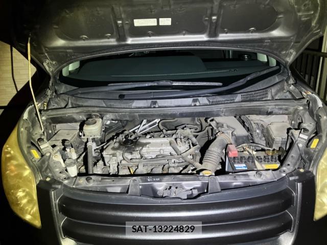 Toyota NOAH 2009-10 8876036-5