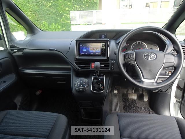 Toyota NOAH 2015-11 8876749-4