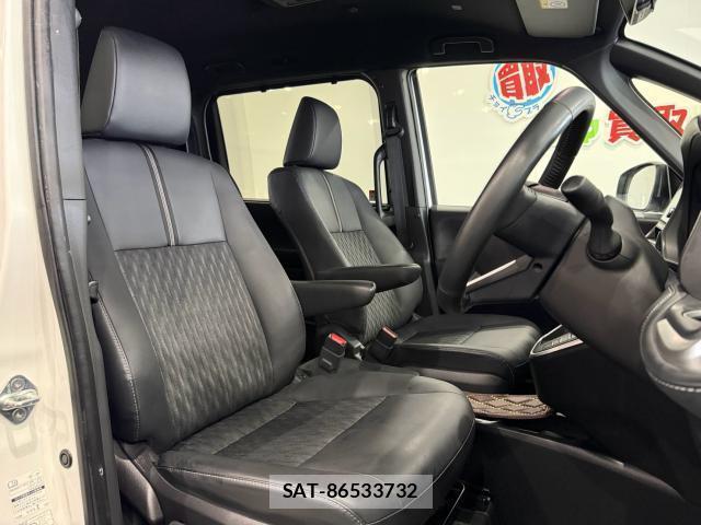 Toyota NOAH 2023-01 8876753-1
