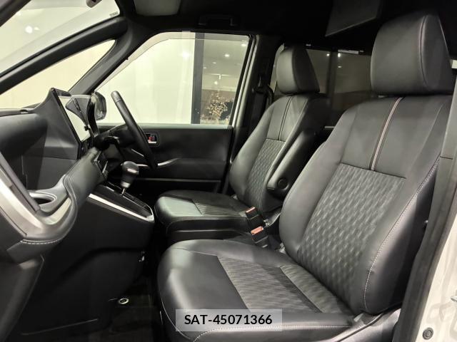 Toyota NOAH 2024-06 8876755-14