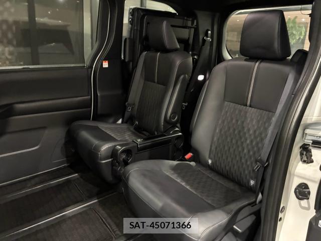 Toyota NOAH 2024-06 8876755-16