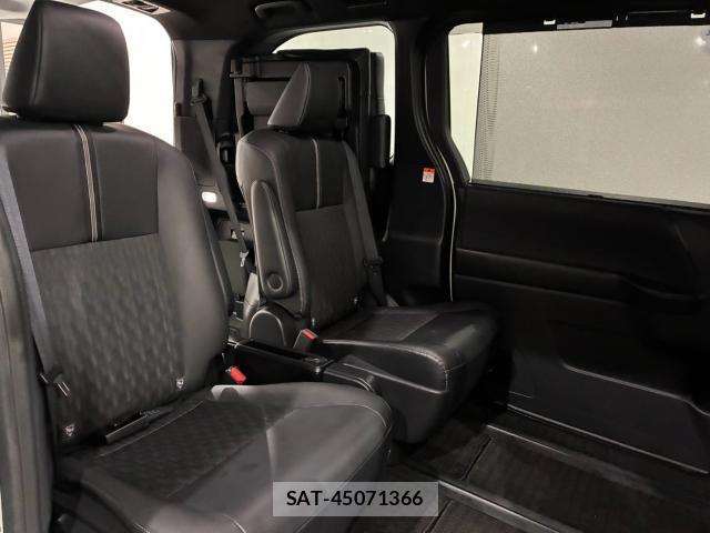 Toyota NOAH 2024-06 8876755-17