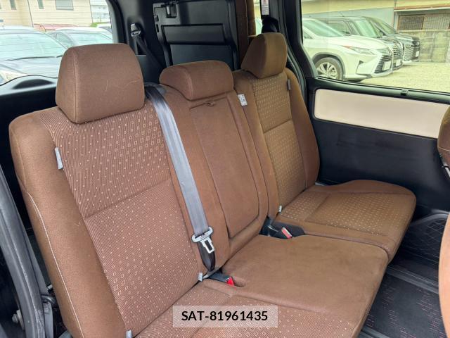 Toyota NOAH 2021-01 8877047-13