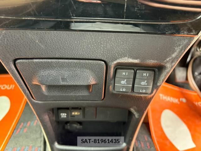 Toyota NOAH 2021-01 8877047-14