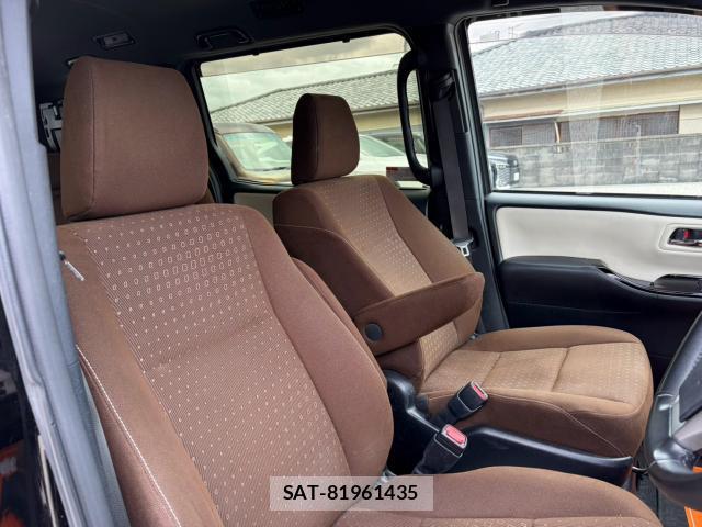 Toyota NOAH 2021-01 8877047-15