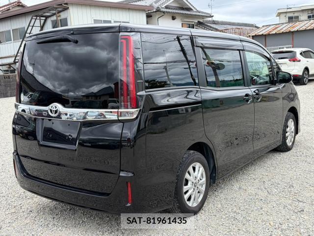 Toyota NOAH 2021-01 8877047-2