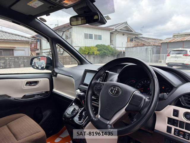 Toyota NOAH 2021-01 8877047-9