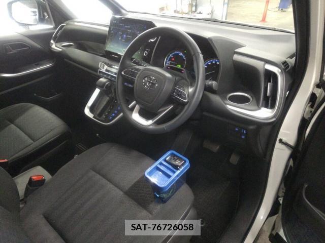 Toyota NOAH 2022-03 8877348-2