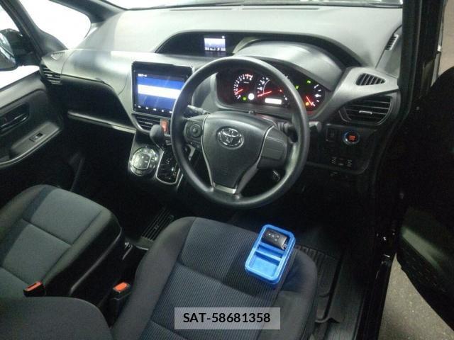 Toyota NOAH 2019-06 8877352-2