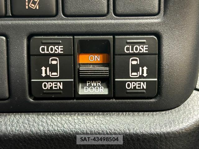 Toyota NOAH 2017-09 8877423-13