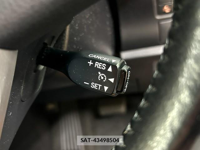 Toyota NOAH 2017-09 8877423-15