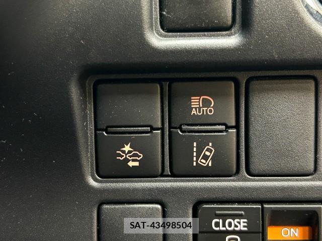 Toyota NOAH 2017-09 8877423-16