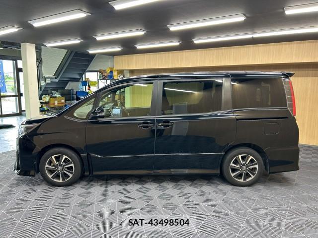 Toyota NOAH 2017-09 8877423-3