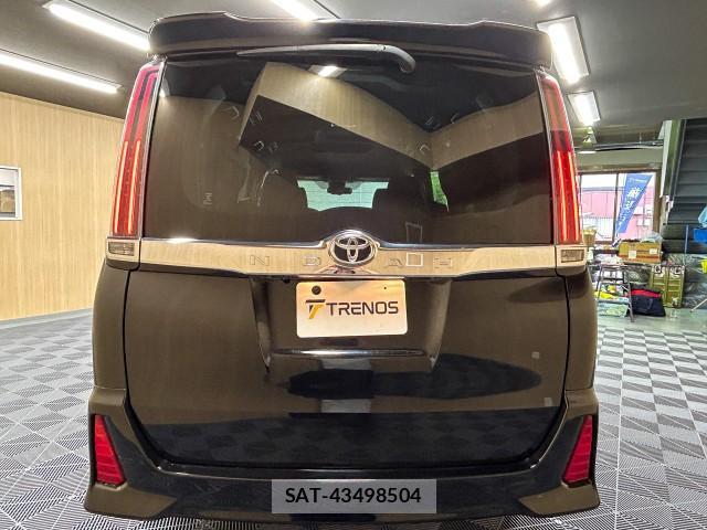 Toyota NOAH 2017-09 8877423-4