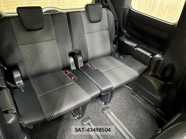 Toyota NOAH 2017-09 8877423-8