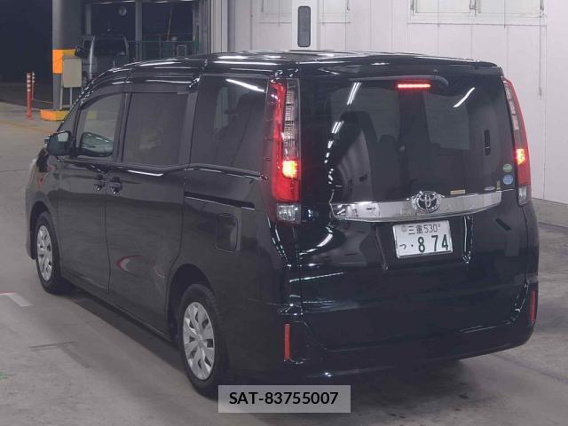 Toyota NOAH 2017-01 8877771-1