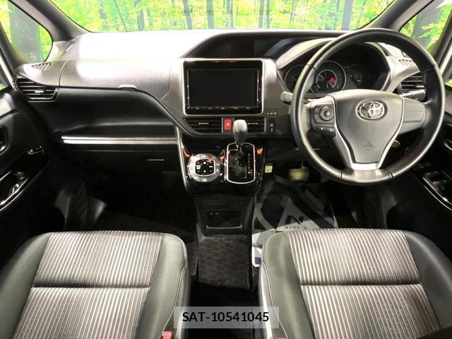 Toyota NOAH 2017-10 8877926-1