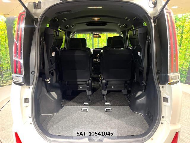 Toyota NOAH 2017-10 8877926-10