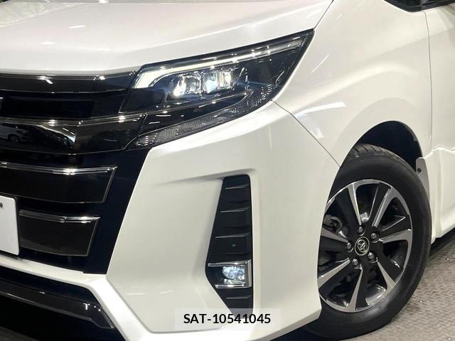 Toyota NOAH 2017-10 8877926-11