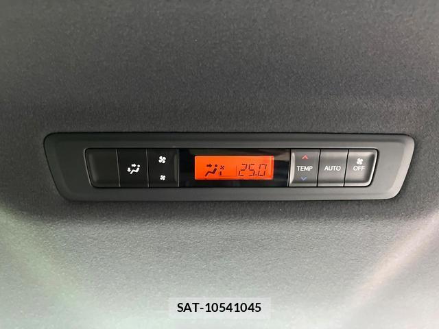 Toyota NOAH 2017-10 8877926-5