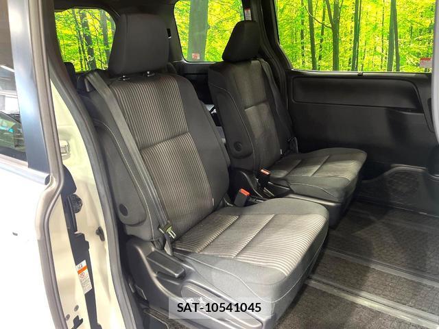 Toyota NOAH 2017-10 8877926-8