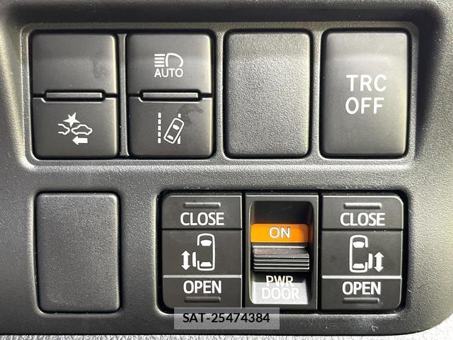 Toyota NOAH 2017-11 8878023-5