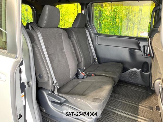 Toyota NOAH 2017-11 8878023-8