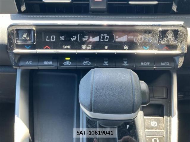 Toyota NOAH 2022-10 8878067-11