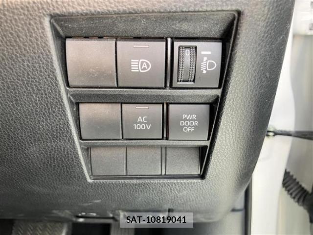 Toyota NOAH 2022-10 8878067-15