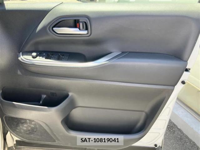 Toyota NOAH 2022-10 8878067-16