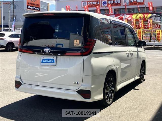 Toyota NOAH 2022-10 8878067-2
