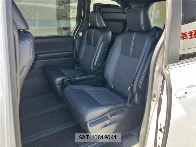 Toyota NOAH 2022-10 8878067-6