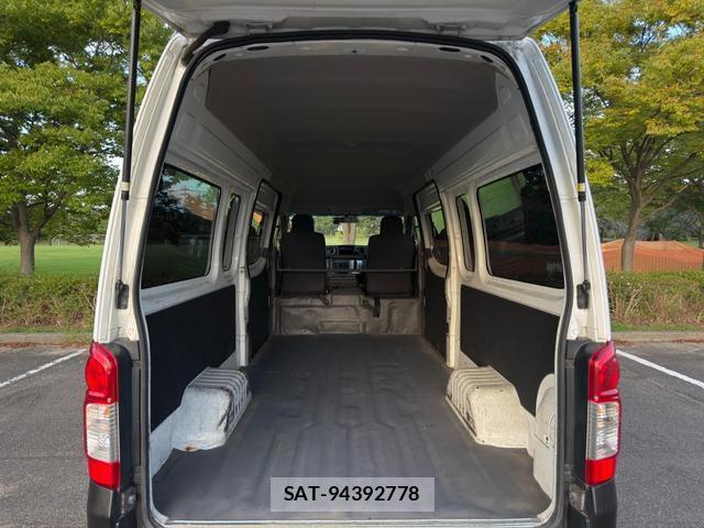 Nissan NV350 Caravan 2013-08 8877018-10