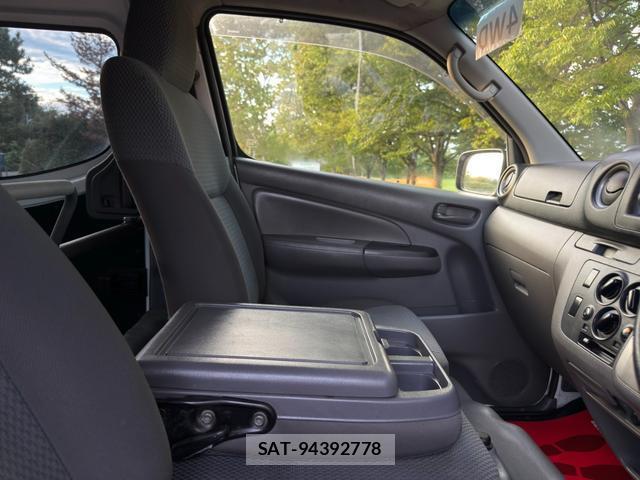 Nissan NV350 Caravan 2013-08 8877018-12