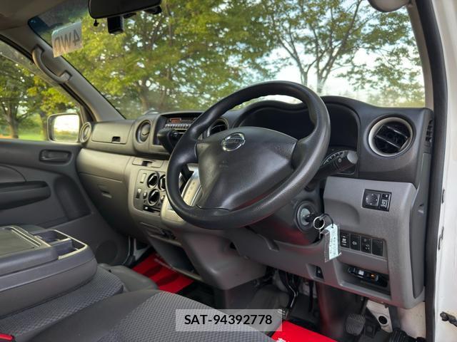 Nissan NV350 Caravan 2013-08 8877018-16