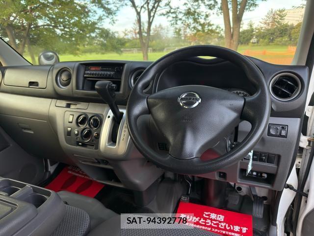 Nissan NV350 Caravan 2013-08 8877018-17