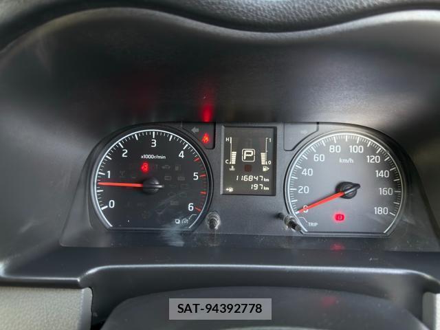 Nissan NV350 Caravan 2013-08 8877018-18
