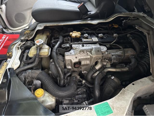 Nissan NV350 Caravan 2013-08 8877018-19