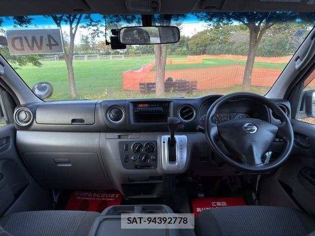 Nissan NV350 Caravan 2013-08 8877018-6