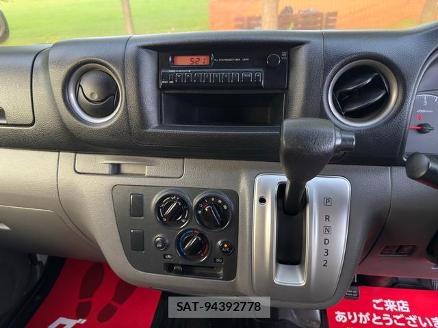 Nissan NV350 Caravan 2013-08 8877018-7