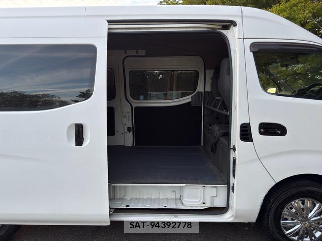 Nissan NV350 Caravan 2013-08 8877018-8