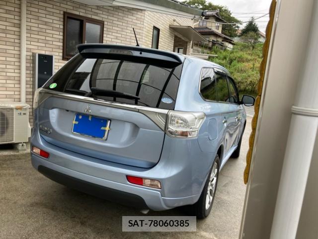 Mitsubishi OUTLANDER PHEV 2013-11 8876371-12