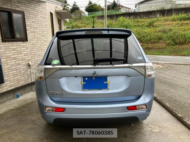 Mitsubishi OUTLANDER PHEV 2013-11 8876371-13