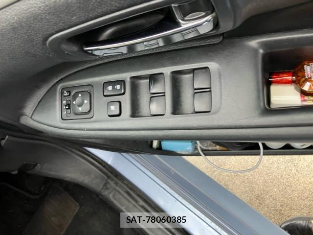 Mitsubishi OUTLANDER PHEV 2013-11 8876371-16