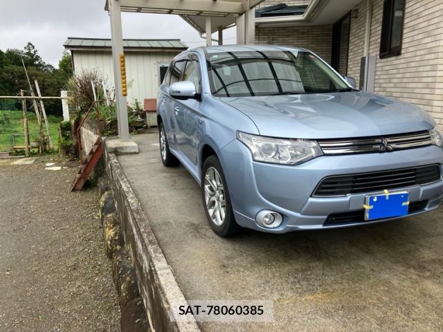 Mitsubishi OUTLANDER PHEV 2013-11 8876371-2
