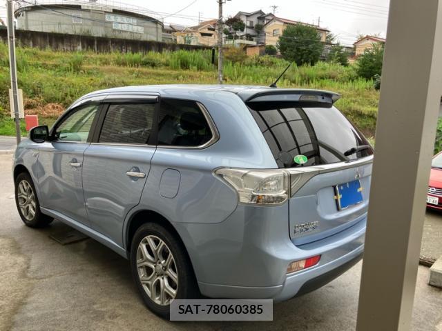 Mitsubishi OUTLANDER PHEV 2013-11 8876371-3