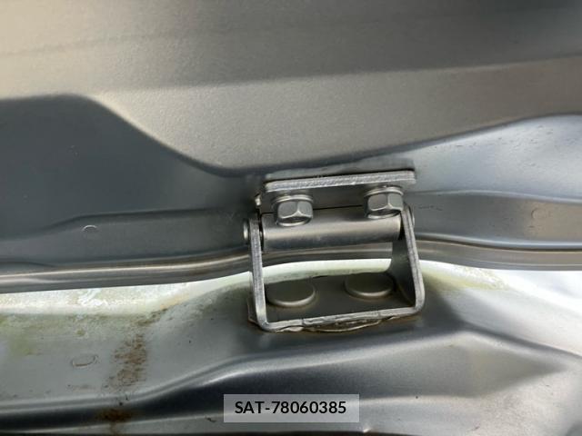 Mitsubishi OUTLANDER PHEV 2013-11 8876371-7