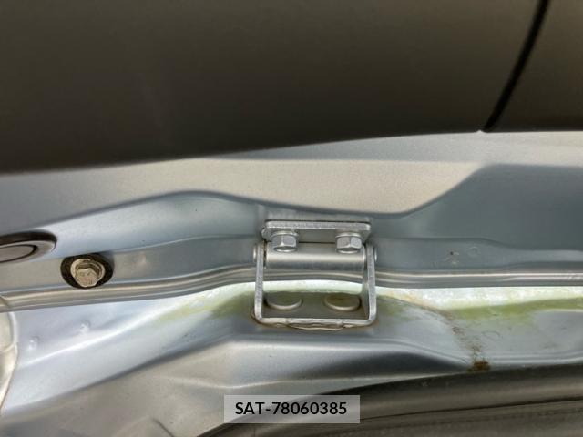 Mitsubishi OUTLANDER PHEV 2013-11 8876371-8