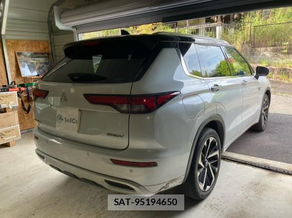 Mitsubishi OUTLANDER PHEV 2022-09 8877105-12