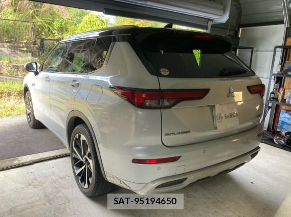 Mitsubishi OUTLANDER PHEV 2022-09 8877105-13